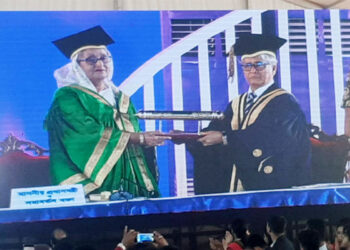 বিশেষ সমাবর্তনে বঙ্গবন্ধুকে ডিগ্রি দিলো ঢাকা বিশ্ববিদ্যালয়