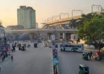 আতঙ্ক নিয়ে চলছে বাস