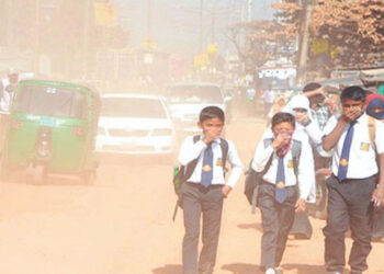 বায়ুদূষণে ঢাকা আজ ৩য়