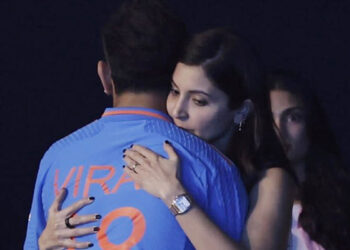 আনুশকা-কোহলির আবেগঘন ছবি ভাইরাল