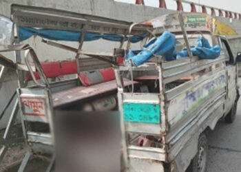 ডেমরায় বাসের ধাক্কায় লেগুনার ৩ যাত্রী নিহত