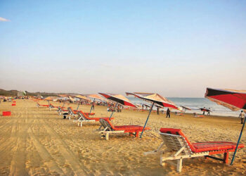 পরিবার থেকে টাকা চুরি করে ২ বান্ধবী নিয়ে কক্সবাজারে পঞ্চম শ্রেণির ছাত্র