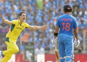 ভারতকে ২৪০ রানে আটকে দিলো অস্ট্রেলিয়া