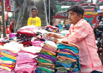 হরতাল-অবরোধের প্রভাবে জমেনি গরম কাপড়ের বাজার