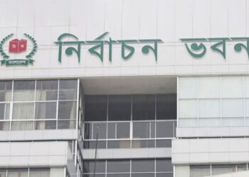 যারা পোস্টাল ব্যালটে ভোট দিতে পারবেন