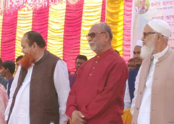 টাঙ্গাইলের রাজনীতিতে নতুন মোড়, এক মঞ্চে দুই পরিবার