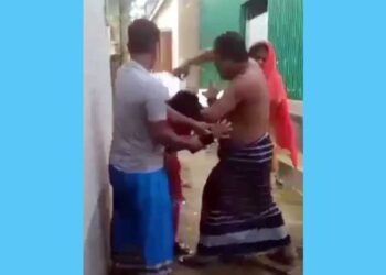 সখীপুরে প্রতিবেশী নারীকে পেটালেন ইউপি চেয়ারম্যান, ভিডিও ভাইরাল