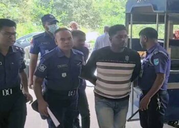 ছিনতাই করতে এসে গ্রেফতার হওয়া দুই পুলিশ কনস্টেবলকে কারাগারে প্রেরণ