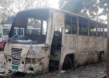 টাঙ্গাইলে পরিত্যাক্ত একটি বাসে আগুন