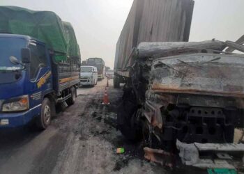 কালিহাতীতে লরি ও কাভার্ড ভ্যানের সংঘর্ষে গাড়ীতে আগুন, নিহত ১