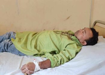 সাংবাদিকের মাথা ফাটালেন আওয়ামী লীগ নেতা