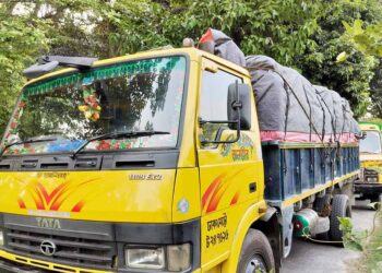 কালিহাতীতে ভারতীয় অবৈধ চিনি ভর্তি দুটি ট্রাক জব্ধ, আটক ৭