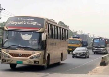 ঢাকা-টাঙ্গাইল মহাসড়কে গাড়ির চাপ বাড়তে শুরু করেছে