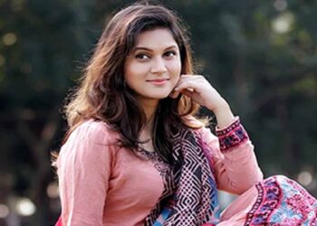 সাপের ভয়ে বাড়ি ঢুকতে ভয় পাচ্ছে মিথিলা