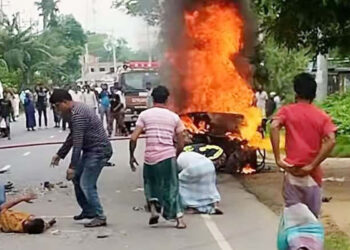 টাঙ্গাইলের মধুপুরে প্রাইভেট কার মাহিন্দ্রা সংঘর্ষ -নিহত ২ আহত ৮
