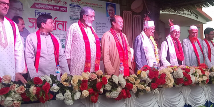 মধুপুরে আদিবাসীদের পক্ষ থেকে উপজেলা চেয়ারম্যান ইয়াকুব আলীকে বিশাল সংবর্ধনা