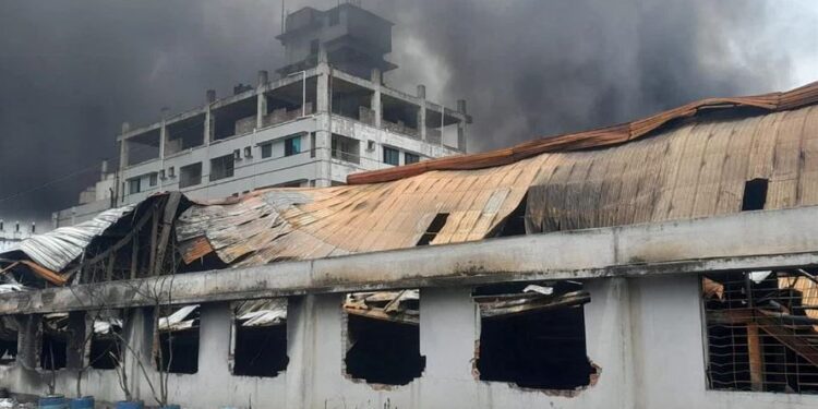 লুটপাটের পর গাজী টায়ার কারাখানায় আগুন, জ্বলছে ১৫ ঘণ্টা ধরে