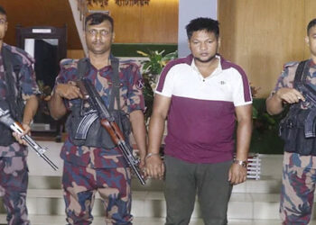 ছাত্র হত্যায় জড়িত থাকার অভিযোগে মহেশপুর সীমান্তে ঢাকার যুবলীগ কর্মী তারেক আহমেদ ওরফে অনিককে গ্রেপ্তার