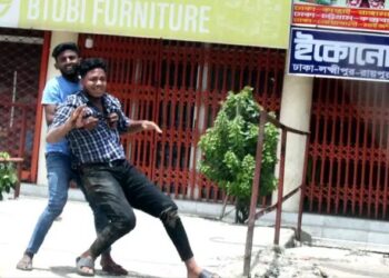 পুলিশের গুলিতে প্রাণ হারান পুলিশ কর্মকর্তার ছেলে