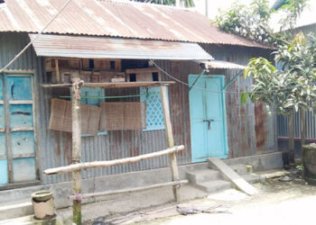 ছেলে মেয়ে উধাও, গ্রেফতার ভয়ে বাড়ি ছাড়া ছেলের বাবা মা