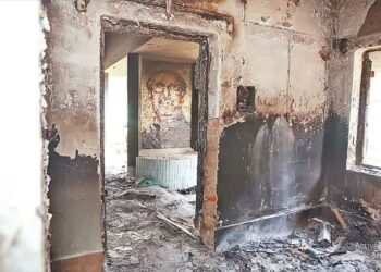 হাসিনা পালিয়ে বাঁচলেন, ধ্বংস করলেন তাঁর পিতাকে