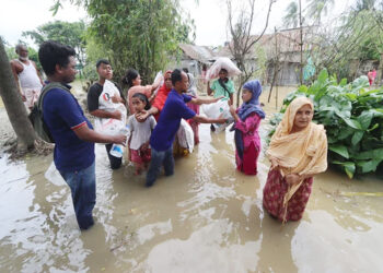 ’কুমিল্লার বুড়িচং উপজেলার শংকুচাইল এলাকায় বন্যার্তদের মধ্যে ত্রাণ বিতরণ