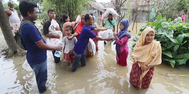 ’কুমিল্লার বুড়িচং উপজেলার শংকুচাইল এলাকায় বন্যার্তদের মধ্যে ত্রাণ বিতরণ