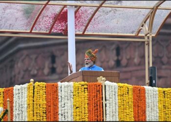 বাংলাদেশের পরিস্থিতি দ্রুত স্বাভাবিক হয়ে আসবে: স্বাধীনতা দিবসের ভাষণে মোদির আশাবাদ