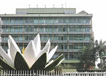 নতুন গভর্নর খুঁজছে সরকার