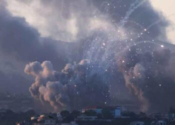 লেবাননে হাজার হাজার মানুষ বাড়িঘর ছাড়ছে