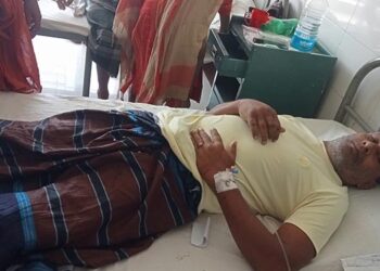 ভাতিজির লাঠির আঘাতে চাচায় হাসপাতালে