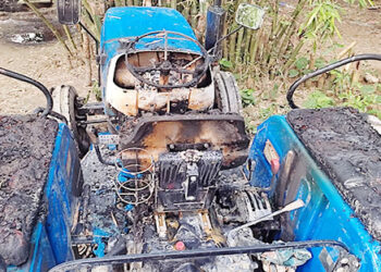 ধনবাড়ীতে শত্রুতার জেরে আগুন দিলো কৃষকের ট্রাক্টরে