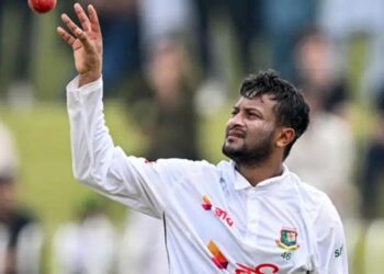 দেশে ফিরছেন না সাকিব, যা করবেন