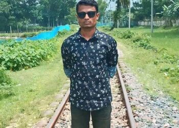 শিক্ষক মিলনায়তনে পড়ে ছিল র'ক্তা'ক্ত নৈশপ্রহরী