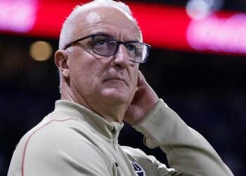 ব্রাজিল কোচের মাথায় হাত!