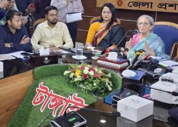 টাঙ্গাইলে পূজা উদযাপন কমিটির সঙ্গে মৎস্য ও প্রাণিসম্পদ উপদেষ্টার মতবিনিময়