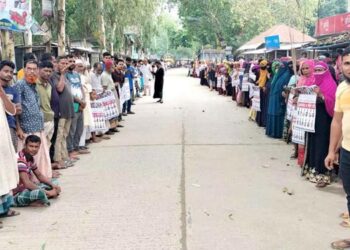 টাঙ্গাইলে প্রকাশ্যে যুব'ককে হ'ত্যা, প্রতিবাদে ঝা'ড়ু মি'ছিল