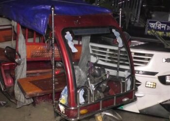 টাঙ্গাইলে অটোরিকশা‌য় বাসের ধাক্কায় চালকসহ নি'হত ২