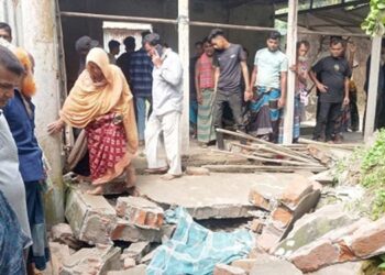 দেলদুয়ারে  দেয়ালচাপায় নারীর মৃ /ত্যু