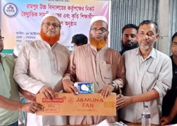 কালিহাতীতে বৈদুতিক সামগ্রী বিতরণ