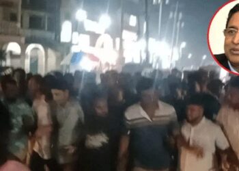 সাবেক কৃষিমন্ত্রীকে গ্রে/প্তা/রে আনন্দ মিছিল ও মিষ্টি বিতরণ