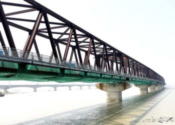 যমুনা নদীর ওপর নির্মাণাধী রেল সেতু উদ্বোধনের অপেক্ষায়