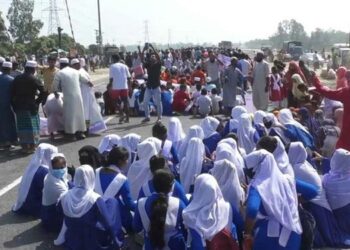 আন্ডারপাসের দাবিতে ঢাকা-যমুনা সেতু মহাসড়ক অবরোধ, যানবাহনের দীর্ঘলাইন