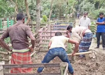 আন্দোলনে নিহ/ত বাসচালক সামচুর লা/শ উত্তোলন