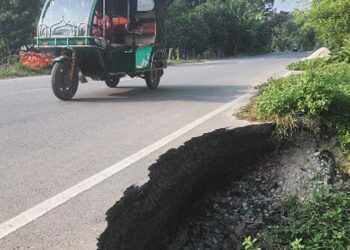 টাঙ্গাইলে ৩০১ কোটি ব্যয়ে প্রশস্তকরণ সড়কে ধস