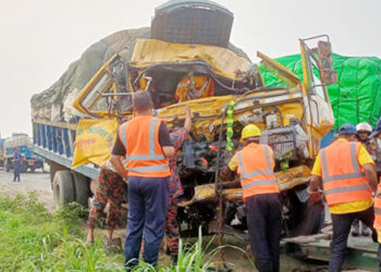 টাঙ্গাইলের কালিহাতীতে ট্রাক-কাভার্ডভ্যান সংঘর্ষে নিহত ২
