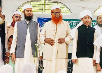 টাঙ্গাইলে নূরে জান্নাত মাদ্রাসায় ১৮ ছাত্রছাত্রীকে কুরআন শরীফ হাতে দেওয়া ও দুই জনকে পাগরী প্রদান