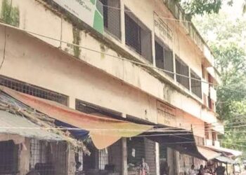 চাকরি জাতীয়করণের একদফা দাবিতে নকল নবিশদের অনির্দিষ্টকালের কর্মবিরতি