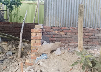 কালিহাতীতে রাজাবাড়ী গ্রামে ১০০ বছরে রাস্তা বন্ধ করে জনদূর্ভোগ সৃষ্টি