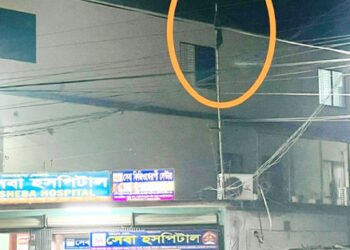 সাবেক কৃষিমন্ত্রী’র ব্যক্তিগত সহকারীর ক্লিনিকে রাতের বেলায় উড়ছে জাতীয় পতাকা!